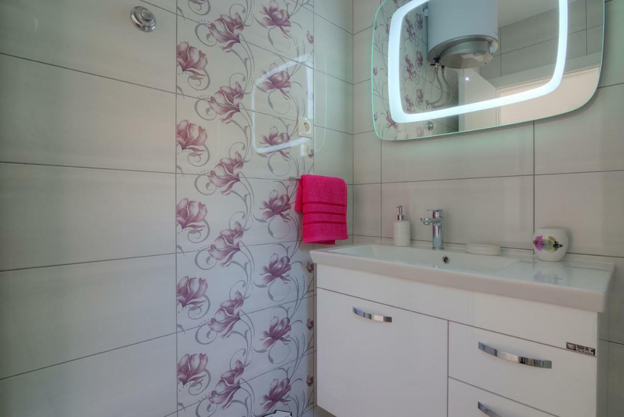 Tri Srice Apartment Сен Екстериор снимка