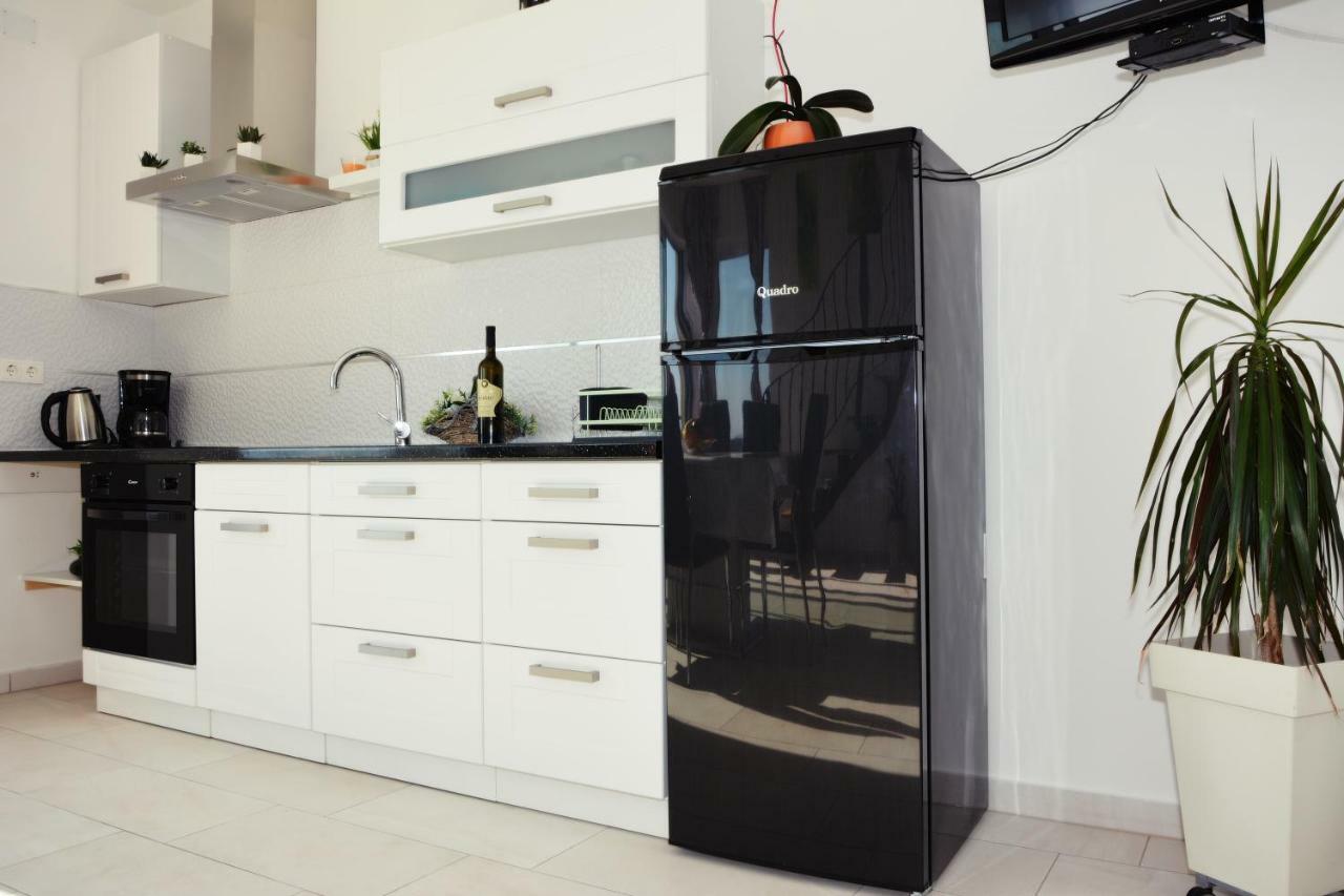 Tri Srice Apartment Сен Екстериор снимка