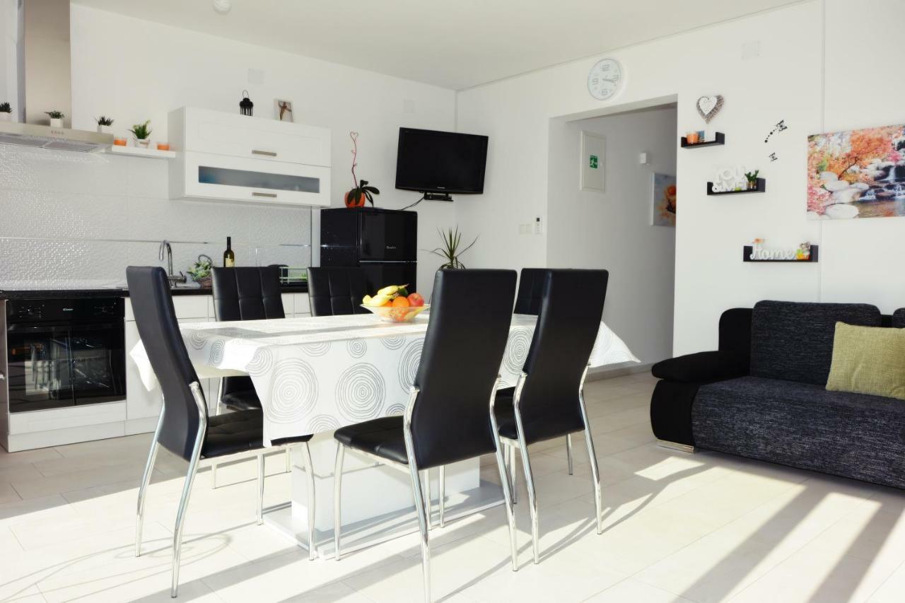 Tri Srice Apartment Сен Екстериор снимка