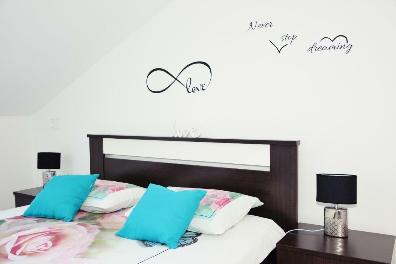 Tri Srice Apartment Сен Екстериор снимка